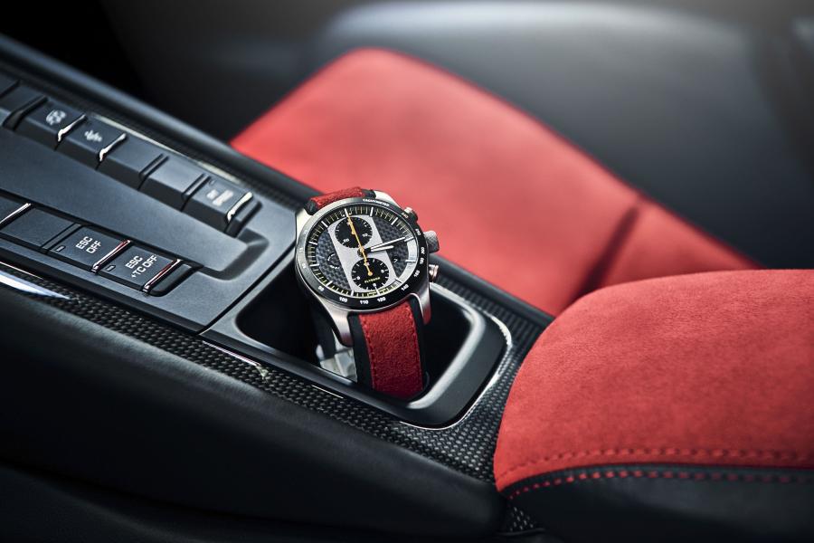 Детали интерьера Porsche 911 GT2 RS (991) 2017 года  (WW) (фото 84 из 93)